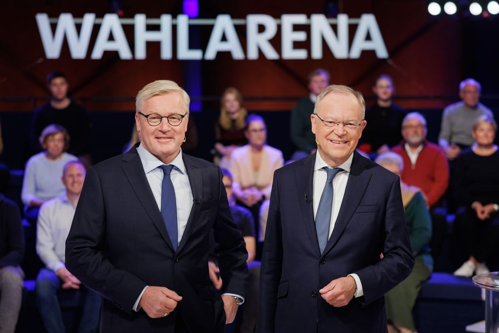 Niedersachsens Wirtschaftsminister Bernd Althusmann (CDU, l) und Niedersachsens Ministerpräsident Stephan Weil (SPD).