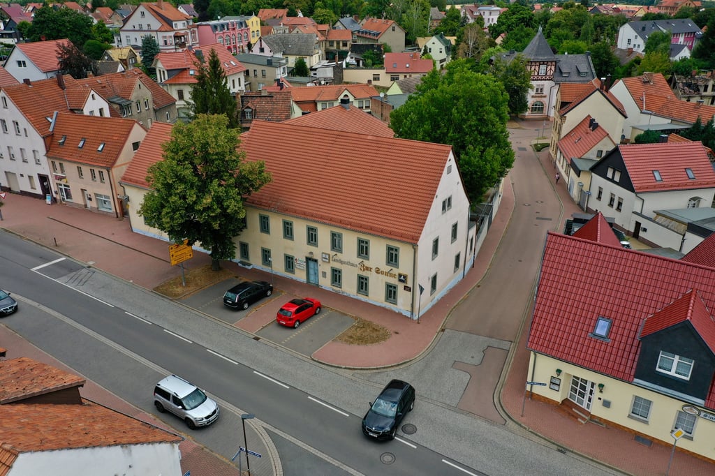 Symbolfoto - Im Gasthaus "Zur Sonne" in Helbra soll die Kunstausstellung stattfinden.