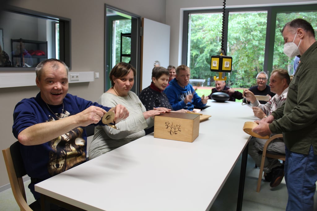 Trommeln und Triangeln: Musiktherapie ist ein wichtiger Baustein im AWO-Tagesförderzentrum in Jerichow.