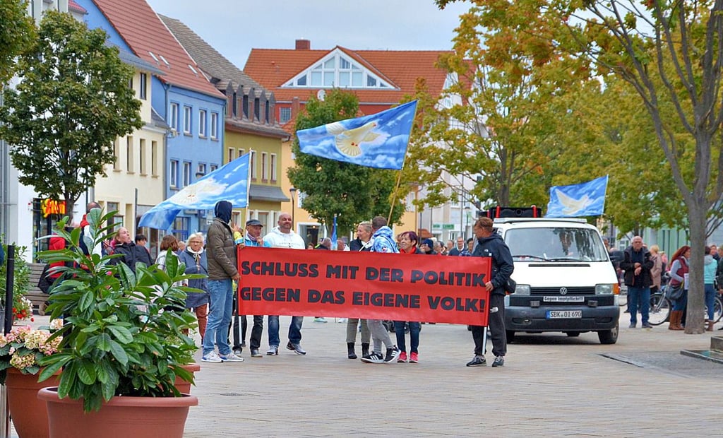 Die Montagsdemonstration in Schönebeck hat erneut mehr als 300 Teilnehmern auf die Straße bringen können.