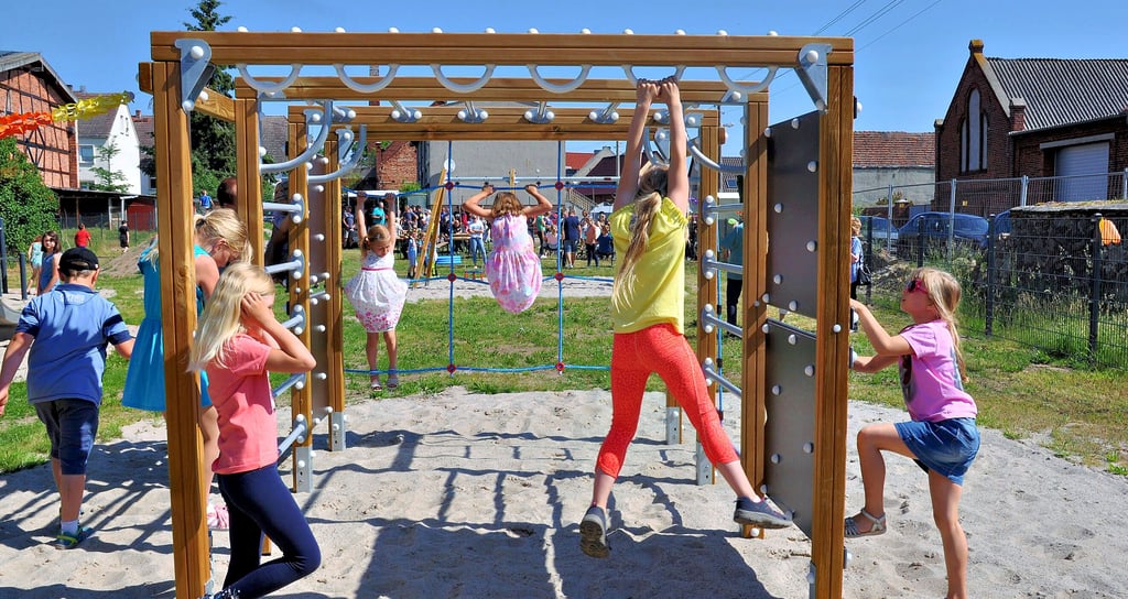 Das Gelände rund um den neuen Spielplatz in Gladau soll weiter gestaltet werden. Allerdings ist dafür Geld der Stadt notwendig.