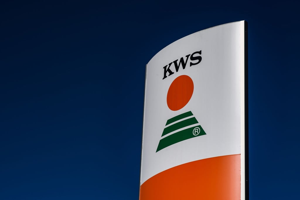 Das Logo des Pflanzenzüchtungs- und Biotechnologie-Unternehmen KWS Saat SE ist zu sehen.