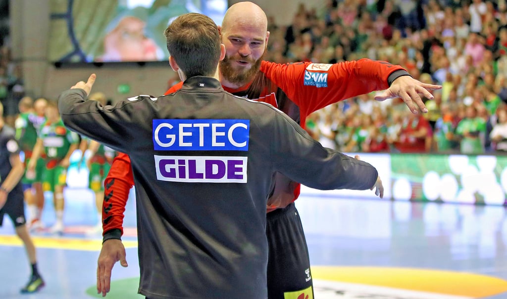 Mike Jensen will sich mit Torwartpartner Nikola Portner auch nach dem Spiel gegen Paris freuen.