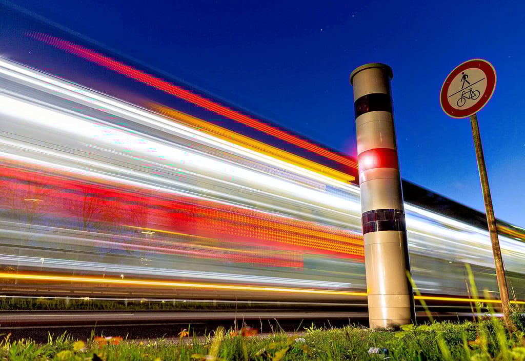 Studien belegen, dass mit Messsäulen auf das Fahrverhalten eingewirkt und eine Temporeduzierung erreicht werden kann.