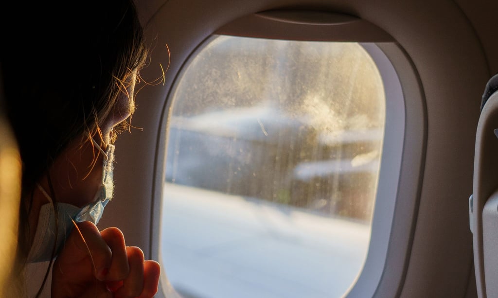 Ab Oktober fällt die Maskenpflicht in Flugzeugen weg. In Fernzügen ist das Tragen einer Maske jedoch weiterhin vorgeschrieben.