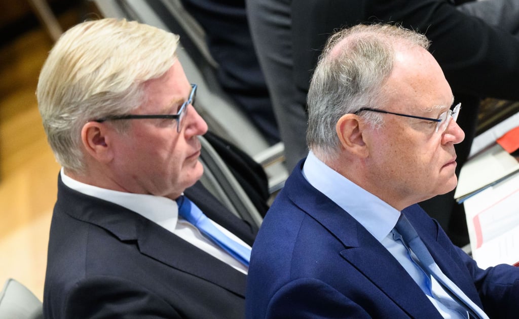 Bernd Althusmann (l, CDU) und Stephan Weil (SPD).