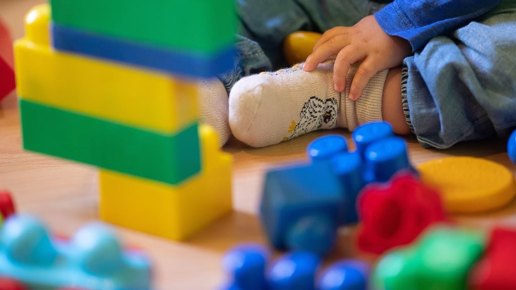 Symbolfoto - In der Stadt Mansfeld wird derzeit über die künftige Notbetreuung der Kita-Kinder während der Sommerferien diskutiert.