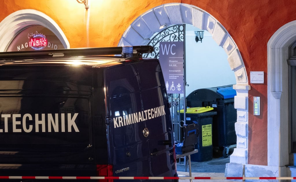 Bei dem Vorfall am Dienstagabend wurden zwei Mädchen so schwer verletzt, dass sie ins Krankenhaus musste. Eine 51-jährige Frau erlitt leichte Verletzungen.