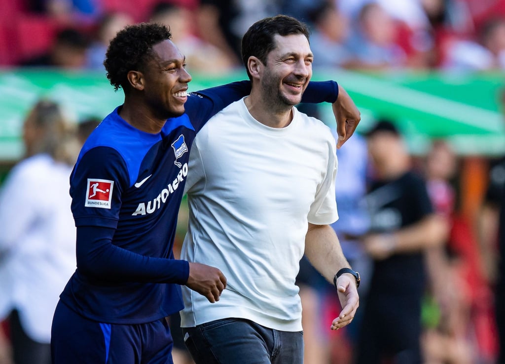 Herthas Jean-Paul Boetius (l) und Cheftrainer Sandro Schwarz nach einem Spiel.