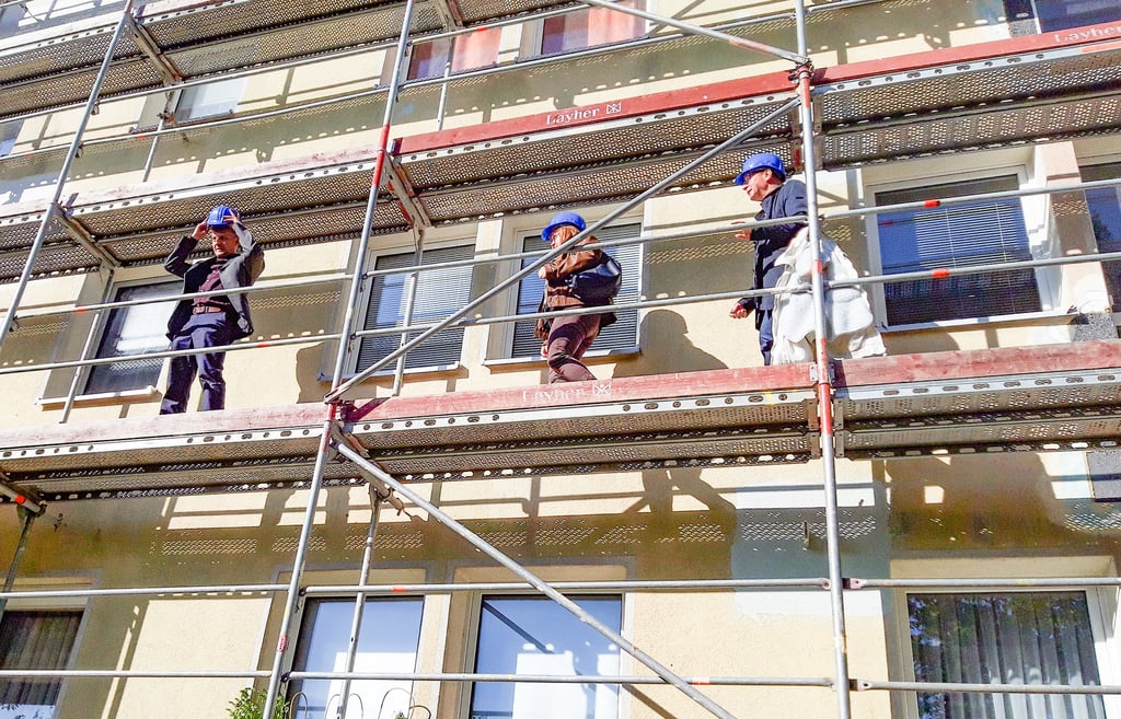 Dieser Plattenbau in der Franz-Mehring-Straße wurde 1962 errichtet. Jetzt erfährt er eine Schönheitskur.