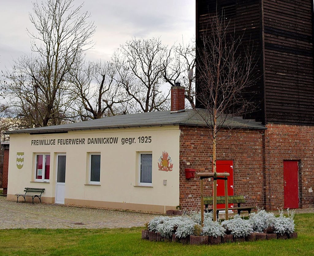 Im Gerätehaus werden die Sanitäranlagen erneuert. Die immensen Mehrkosten im Vergleich zur Planung sorgten für Aufsehen.
