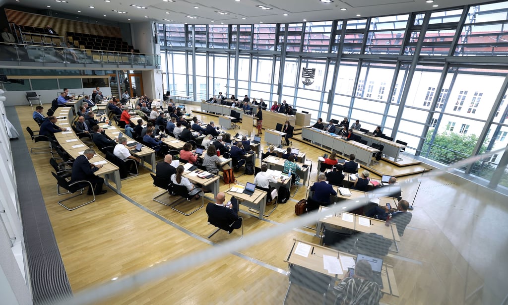Aktuell kostet Sachsen-Anhalts Landtag rund 60 Millionen Euro pro Jahr. Die Kosten könnten per Koalitionsbeschluss bald steigen.
