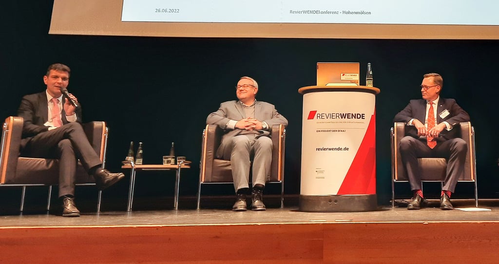 Die Landräte Henry Graichen und Götz Ulrich sowie der Zeitzer Oberbürgermeister Christian Thieme (v.l.) tauschten sich über den Strukturwandel aus.