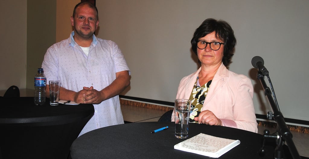 Der Ahlumer Stefan Borchert und die Rohrbergerin Silke Niebur treten am 16. Oktober zur Bürgermeisterwahl in Rohrberg an. Am Dienstagabend stellten sie sich den Fragen der Bürger und erläuterten, welche Schwerpunkte sie im Falle ihrer Wahl setzen wollen.