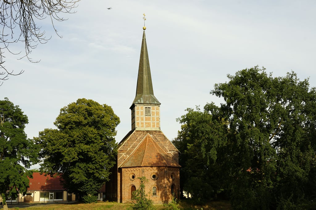 In der Stadtkirche Jerichow wird ein Kinofilm gezeigt.