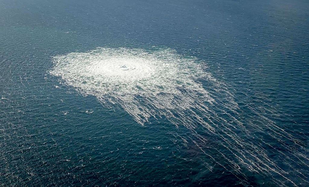 Gas sprudelt in der Nähe von Bornholm ins Meer. Sprengladungen haben riesige Löcher gerissen.
