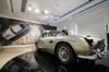 Ein Aston Martin DB5, Stuntcar aus dem Bond-Film „Keine Zeit zu sterben“, ist in London versteigert worden.