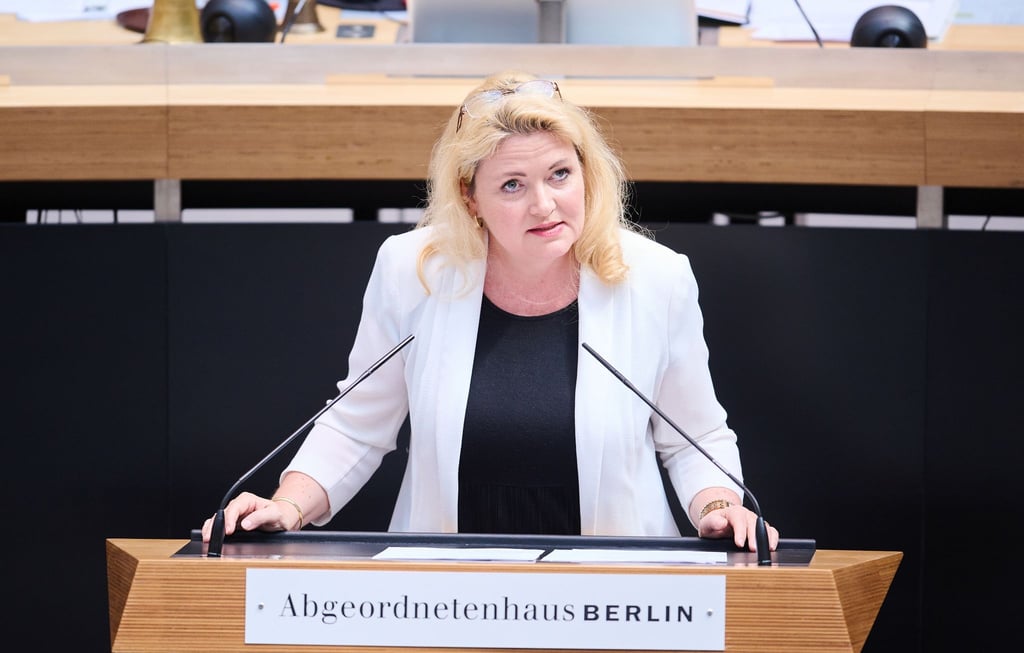 Kristin Brinker, AfD-Fraktionsvorsitzende im Abgeordnetenhaus, spricht in der Plenarsitzung.