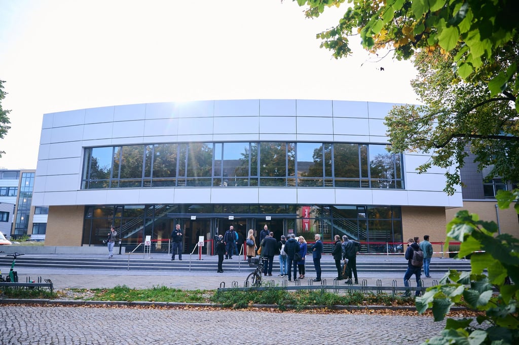 Das Verfassungsgericht verhandelt in der Freien Universität Berlin in Dahlem über die Gültigkeit der Berliner Wahl.