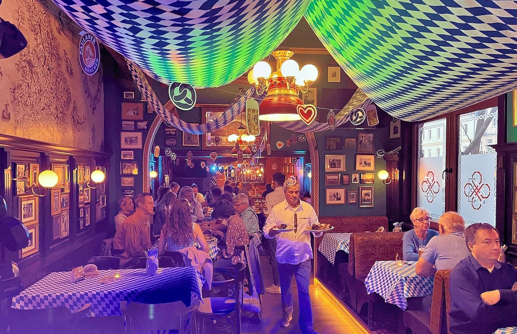 O’zapft is! Zum Oktoberfest wird in Halle gleich in mehreren Lokalitäten eingeladen. Bayerische Lebensfreude ist unter anderem im Anny Kilkenny (Foto), im Lessing, Lucy und auch im Capitol im halleschen Süden angesagt.