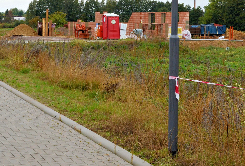 Die Nachfrage nach Eigenheimbauplätzen ist in der Kernstadt Klötze deutlich zurückgegangen. Im Wohngebiet An der Wasserfahrt stehen von acht Bauplätzen noch drei zum Verkauf. Im Eigenheimgebiet an der Salzwedeler Straße sind hingegen alle sieben Bauplätze vergeben.