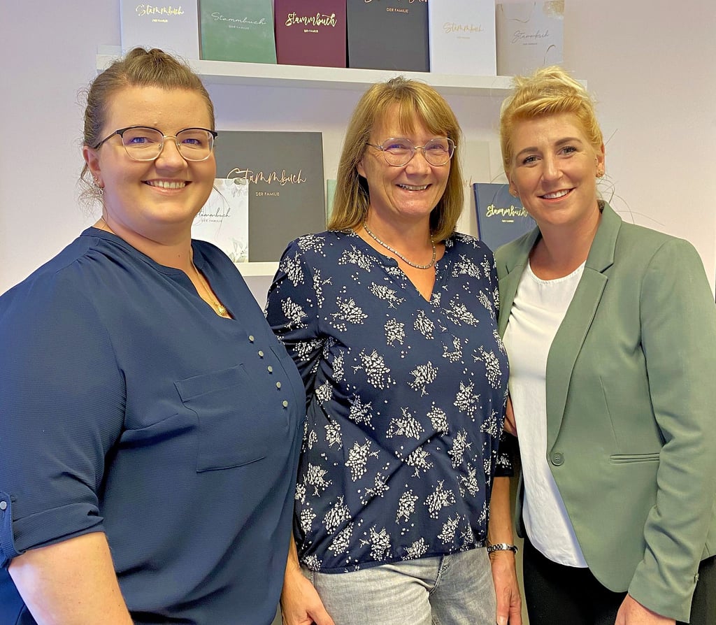 Katharina Christiansen, Andrea Knackstedt und Anna Bodmann (v.l.) sind das Dreier-Team in Einwohnermelde- und Standesamt. Gemeinsam kümmern sie sich um zahlreiche Anliegen der Einwohner.