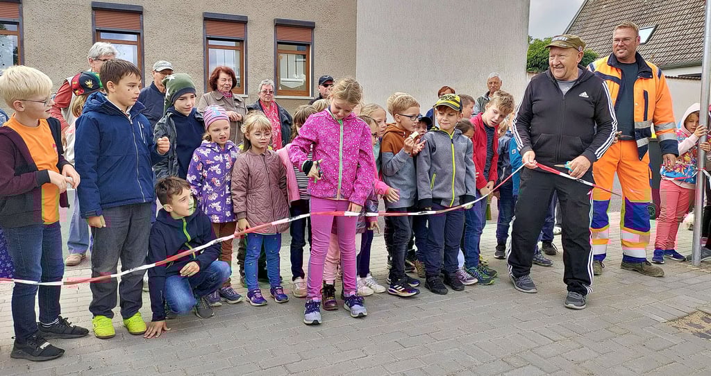 Nach Auguste Henriette Hertling ist seit 80 Jahren in Plötzkau eine Straße benannt, die nach Sanierung in der vergangenen Woche feierlich eingeweiht wurde.