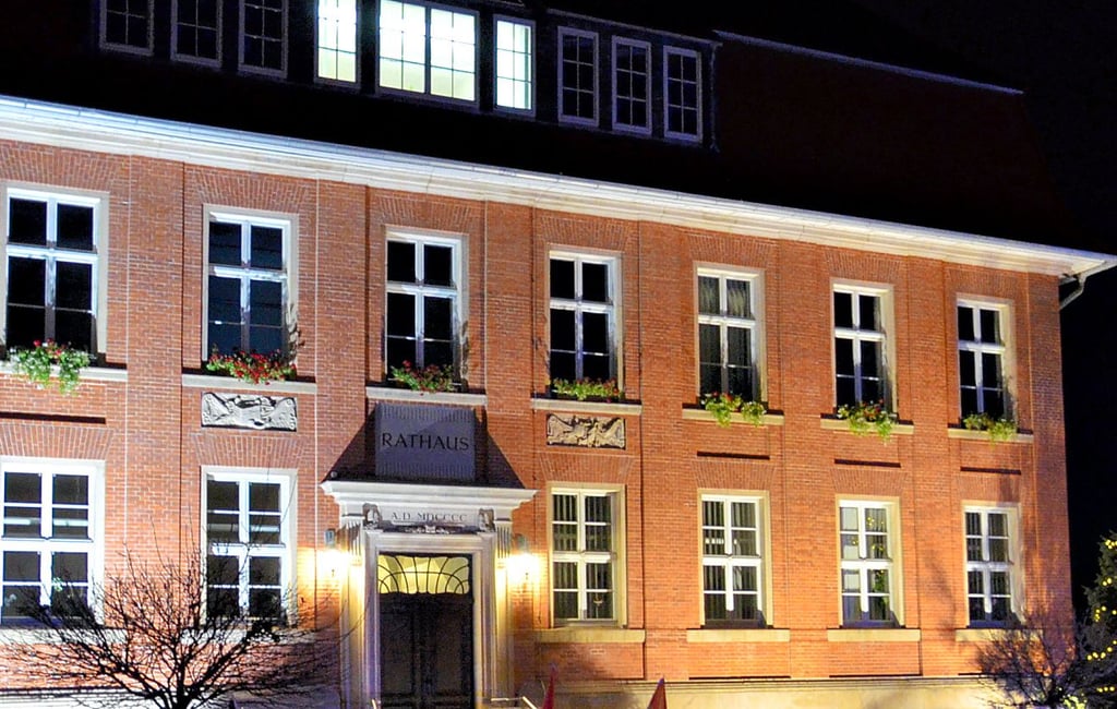 Ein beleuchtetes Staßfurter Rathaus in Leopoldshall wird es vorerst nicht geben.