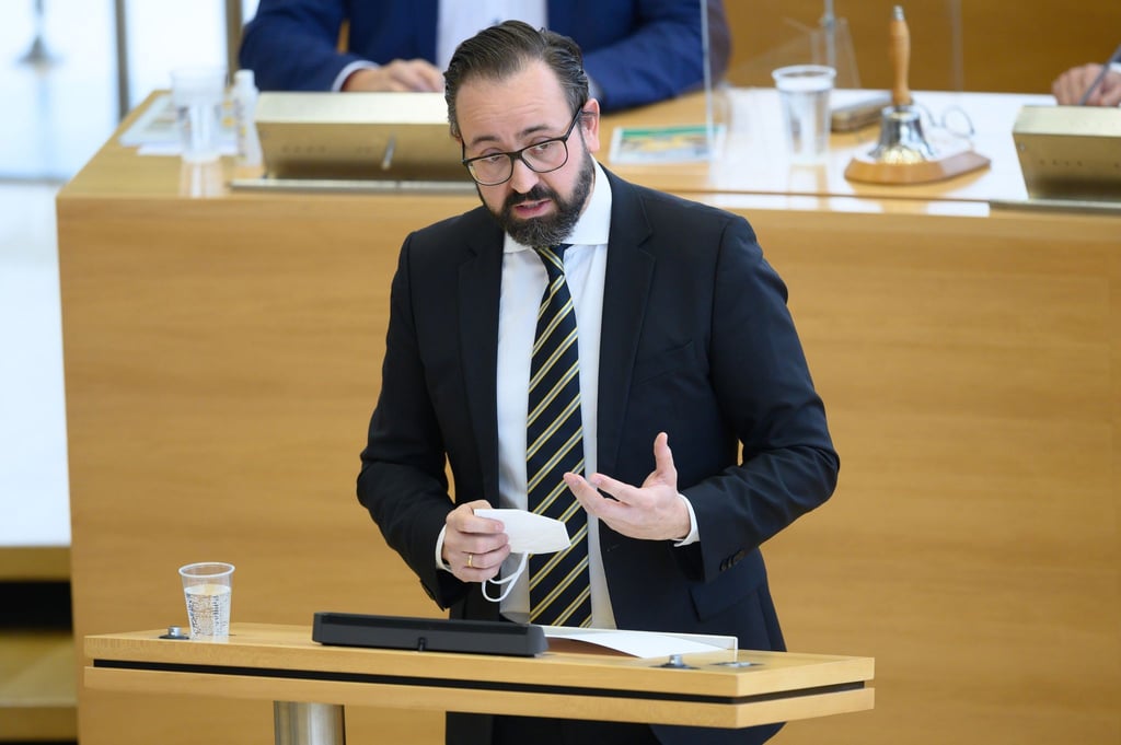 Sebastian Gemkow (CDU), Wissenschaftsminister von Sachsen, spricht im Landtag zu den Abgeordneten.