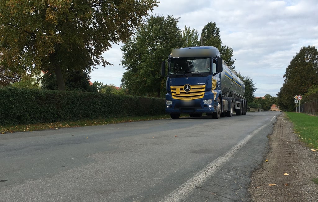 Die desolate Ortsdurchfahrt der Landesstraße 91 in Veltheim.