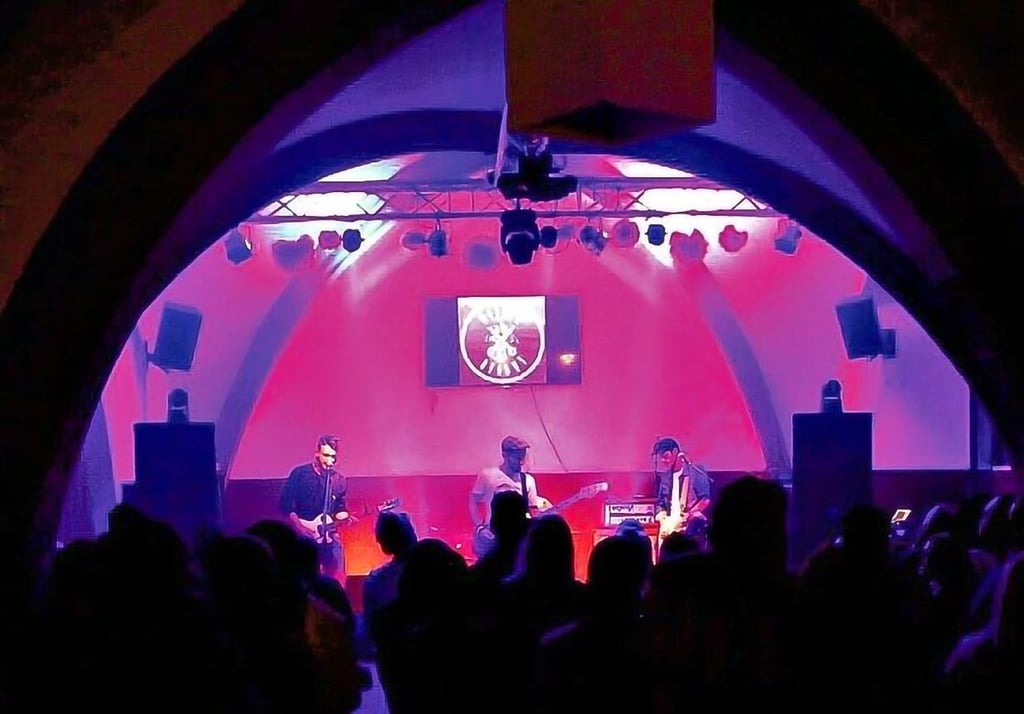 Zwei Livekonzerte finden in der Festwoche zum Zuckerfest im R1 im Zeitzer Ratskeller statt.