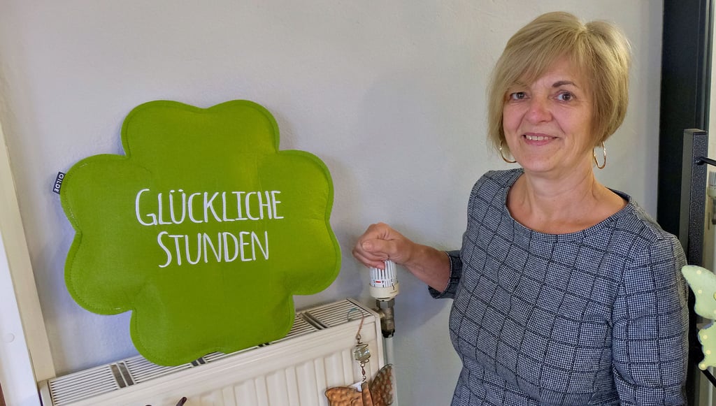Mit diesem Hinweis erinnert Karola Baier an eine Zeit, in der sie die Heizung im Geschäft ohne Gewissensbisse aufgedreht hat.
