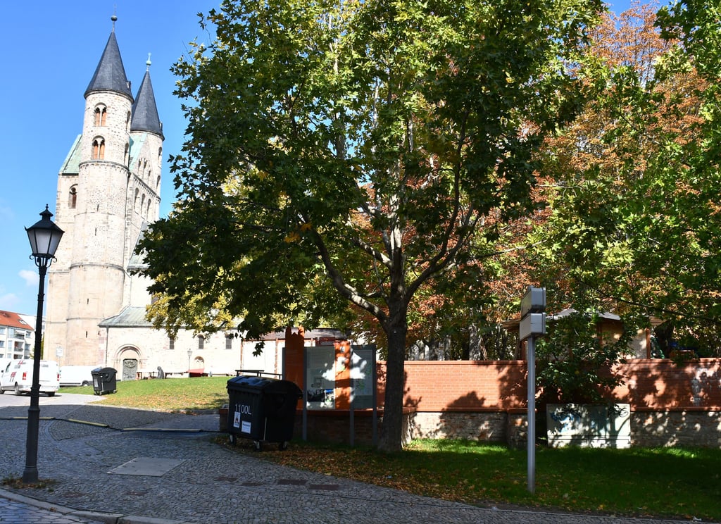 Am Gouvernementsberg in Magdeburg stand einst das als Dompredigerhaus bekannte Gebäude. Grünen-Stadtrat Olaf Meister sympathisiert mit einem Wiederaufbau.