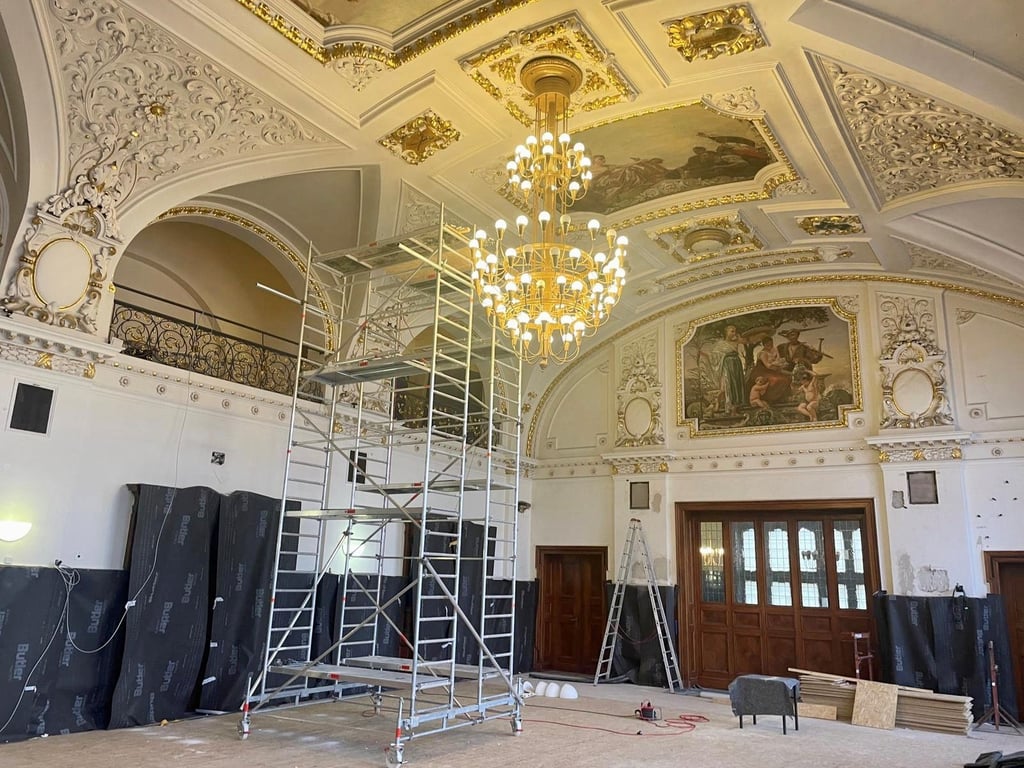 Blick in den Festsaal im Stadthaus, der saniert wird.