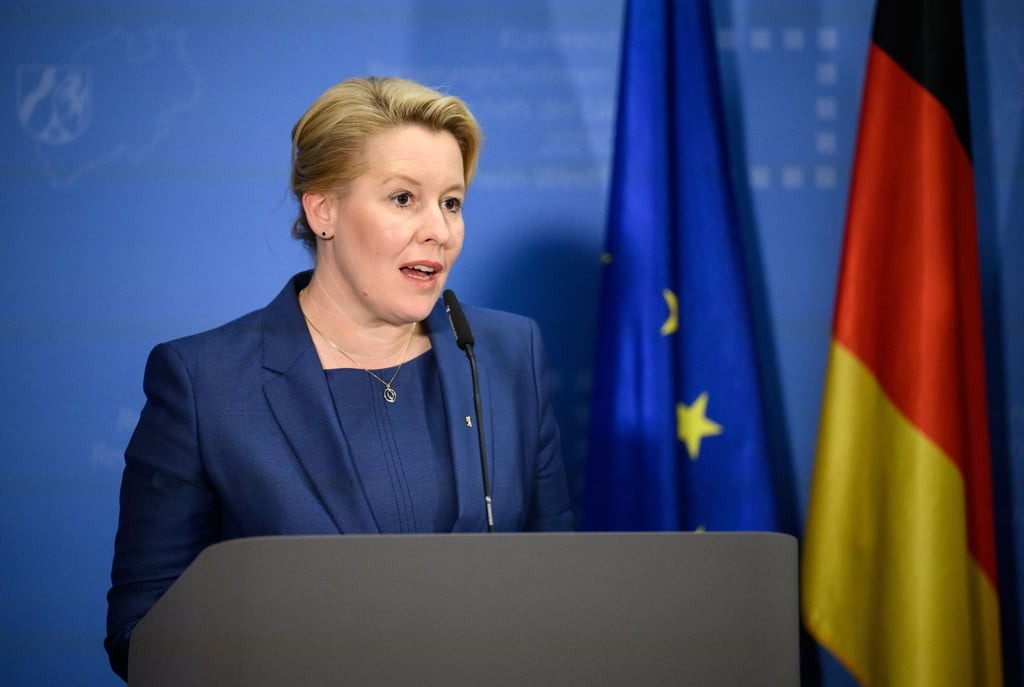 Franziska Giffey (SPD), Regierende Bürgermeisterin von Berlin, äußert sich bei einer Pressekonferenz.