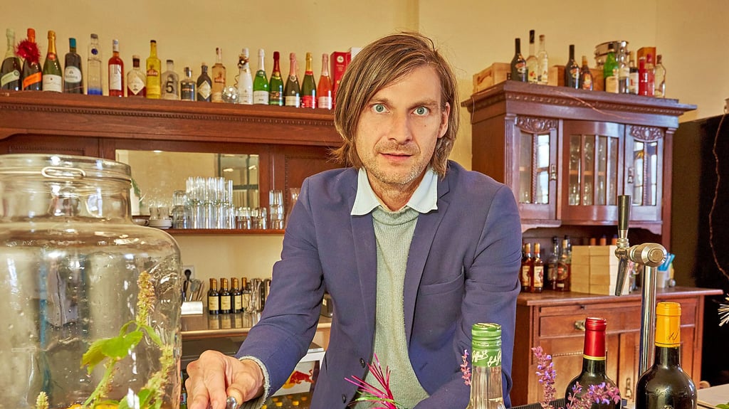 Die hausgemachte Limonade im Prinzenhaus von Michael Blochwitz wird jeden morgen mit frischen Kräutern angesetzt.