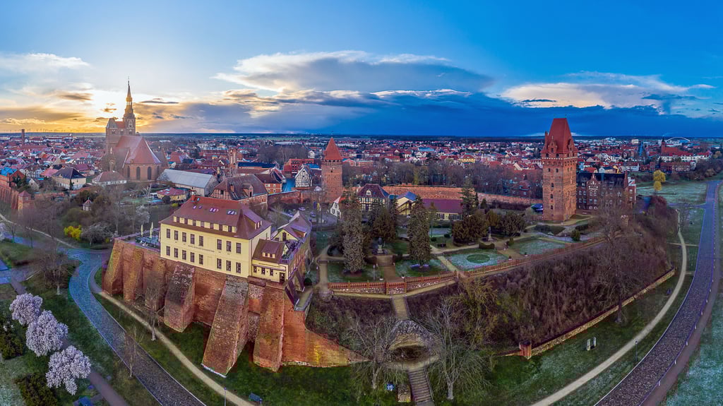 Tangermünde aus der Luft: Der Stadtrat der Kaiserstadt wurde durcheinandergewirbelt.