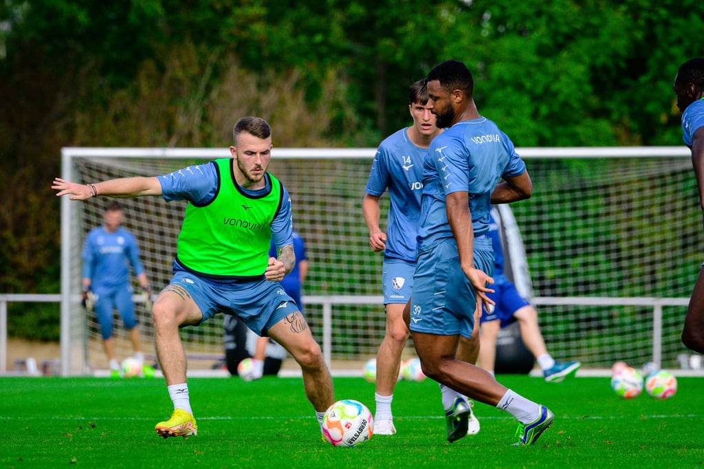 Jannes Horn und Lys Mousset im Training beim VfL Bochum.