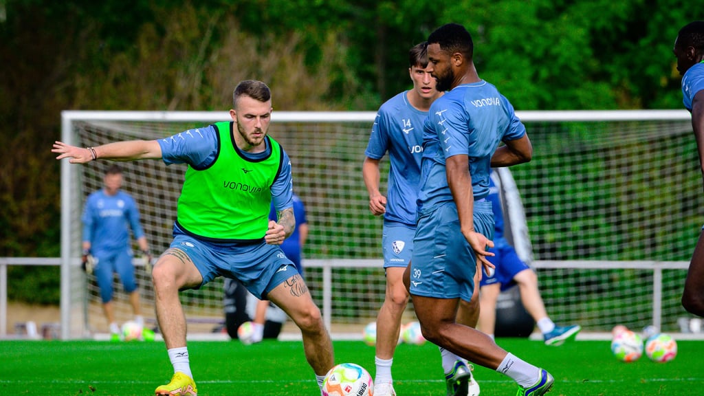 Jannes Horn und Lys Mousset im Training beim VfL Bochum.