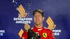 Ferrari-Pilot Sebastian Vettel lässt nach seinem Sieg 2019 in Singapur die Champagnerkorken knallen.