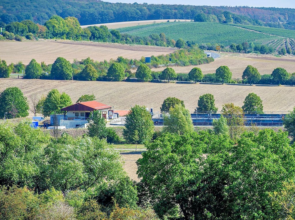 Kläranlagen wie jene in Freyburg benötigen viel Energie. Wegen des gestiegenen Strompreises stehen dem WAV hohe Kosten ins Haus.