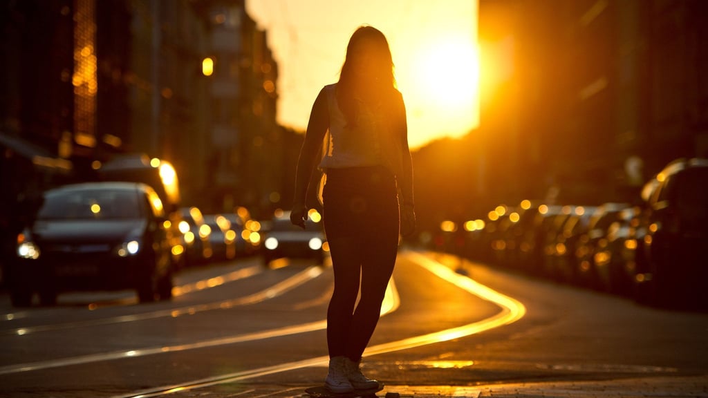 Die Limmerstraße im Sommer: Anziehungspunkt für junge Leute.