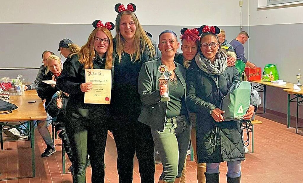 Die „Minnie Mäuse“ – unschwer an ihren Ohren zu erkennen – waren wie die Siegerinnen als reines Frauenteam an den Start gegangen.