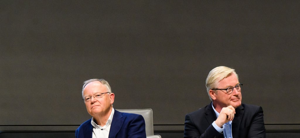 Der amtierende Ministerpräsident Stephan Weil und sein Wirtschaftsminister und Herausforderer Bernd Althusmann von der CDU.