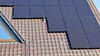 Während sich auf zahlreichen Dächern von Privathäusern schon Photovoltaikanlagen befinden, ist das bei kommunalen Gebäuden (noch) nicht der Fall. 
