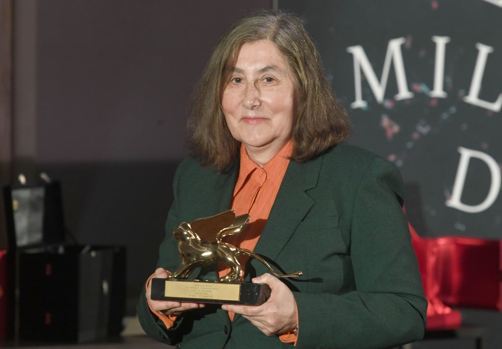 Die Düsseldorfer Künstlerin Katharina Fritsch erhielt bei der 59. Kunstbiennale einen Goldenen Löwen für ihr Lebenswerk. Nun kommt für sie der Große Kulturpreis der Sparkassen-Kulturstiftung Rheinland dazu.
