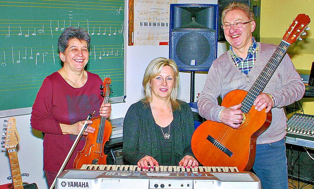 Seit 25 Jahren besteht die Musikschule „Kreativ“ von Wolfgang Danziger mit den Lehrkräften Michaela Schmidt (v.l.) und Sylvia Wrobel.
