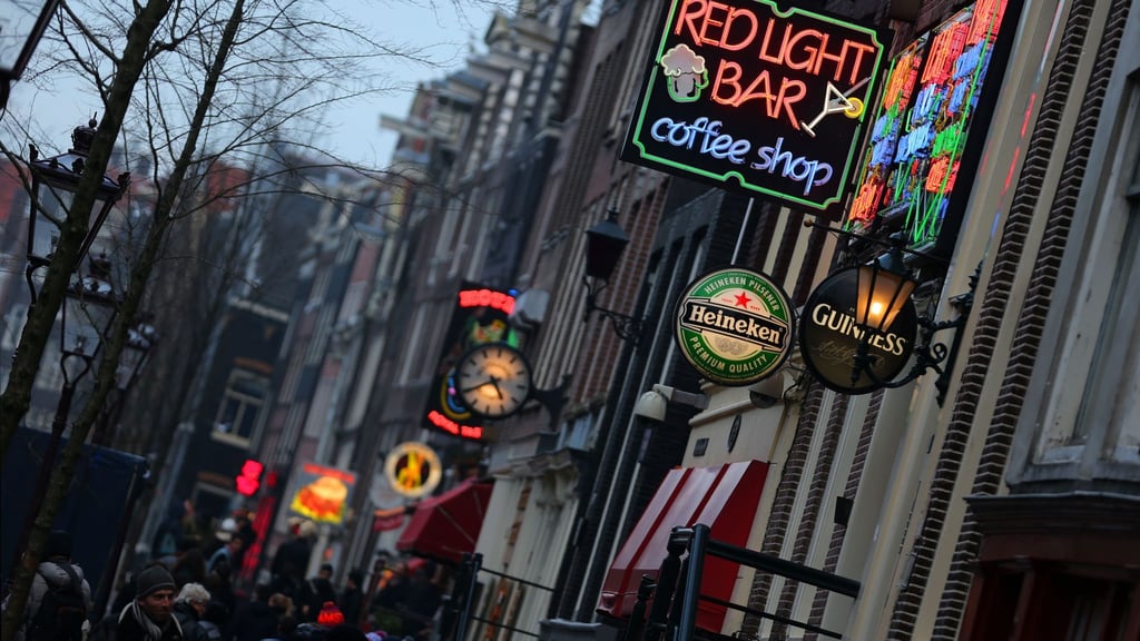 Auch weiterhin können Touristen in Amsterdamer Coffeeshops kleine Mengen Marihuana kaufen.