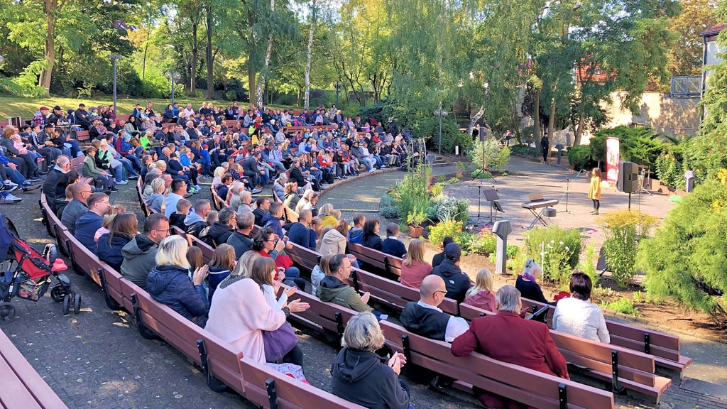 Mit dem Zuckertütenkonzert am Alten Schloss in Sangerhausen begrüßte die Kreismusikschule Mansfeld-Südharz jetzt ihre neuen Schüler.