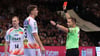 Früh zeichnete sich die erste Bundesliga-Niederlage in die Saison ab. Piotr Chrapkowski sah nach nicht einmal fünf Minuten die Rote Karte.
